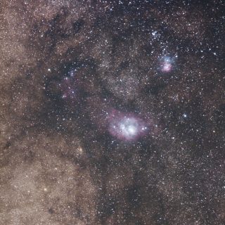 M8（干潟星雲）とM20（三裂星雲）付近