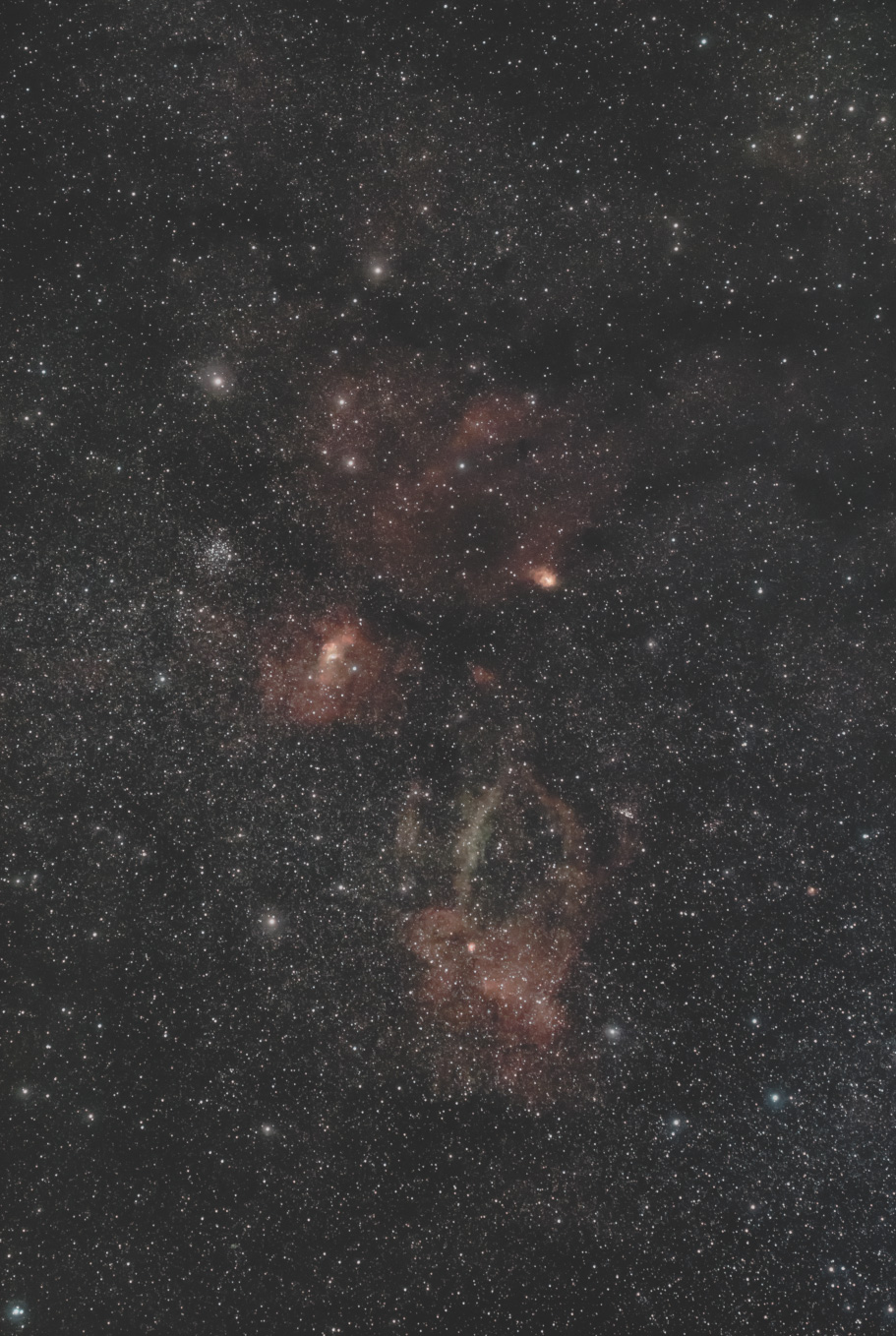 散開星団M52と周辺の散光星雲