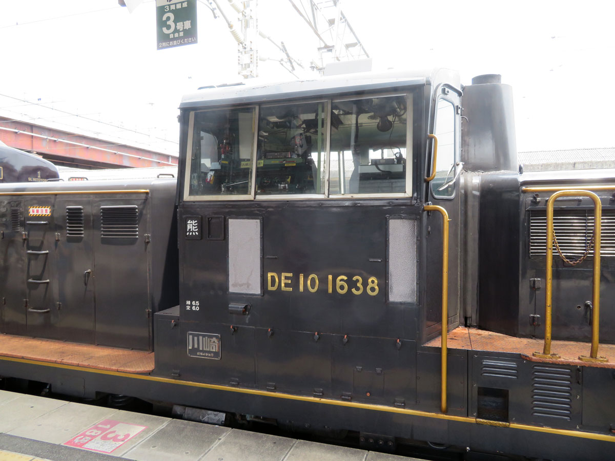 【鳥栖駅】上りSL人吉到着 ディーゼル機関車（DE10）側面