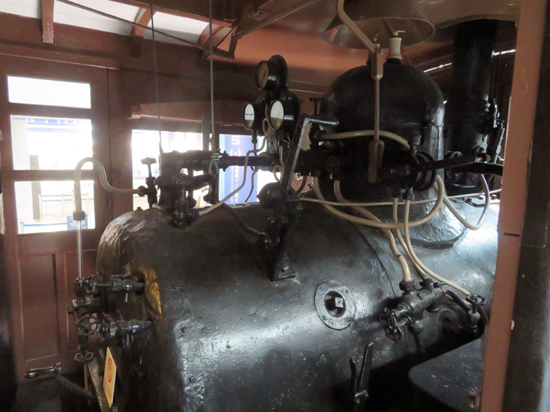 蒸気動車ホジ6014・機関室内部